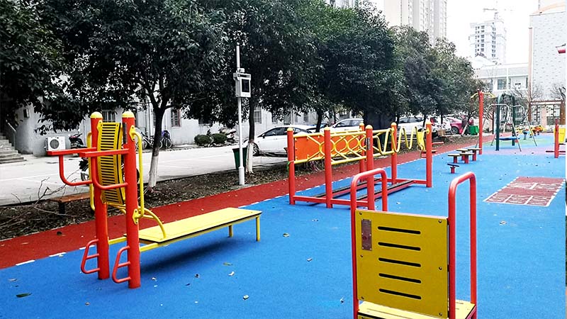 Правила безопасности, когда дети играют на открытой площадке